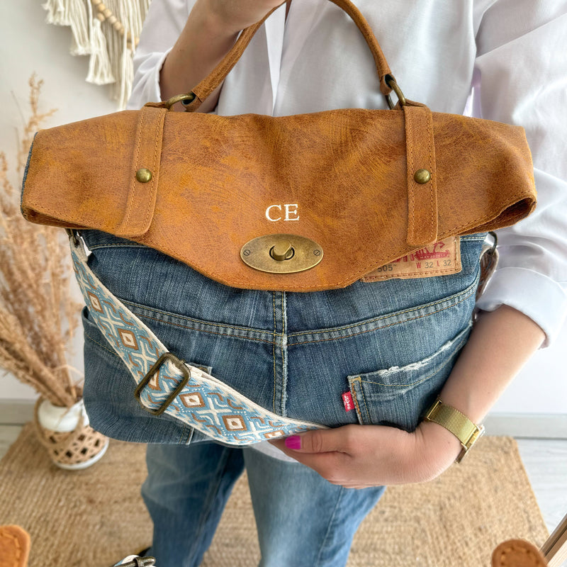 Bolso combinado denim/piel camel iniciales bordadas